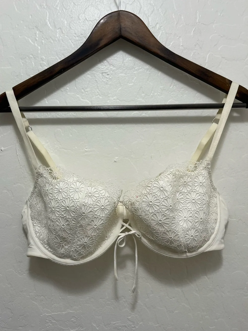 Victorias Secret VERY SEXY Push Up Without Padding Bra White Lace 38D Y2K Vtg